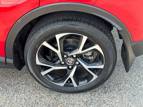 Used 2021 Toyota C-HR XLE FWD image 39