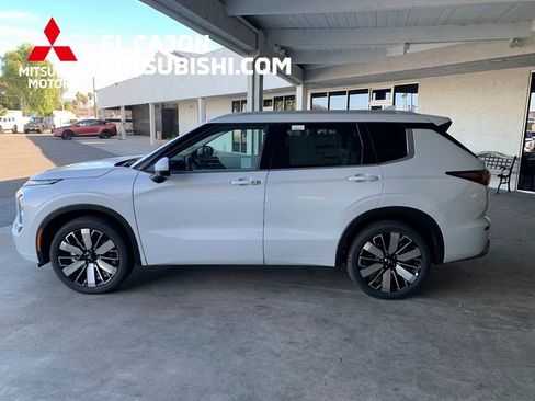 New 2026 Mitsubishi Outlander SEL image 7