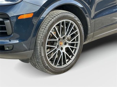 Used 2023 Porsche Cayenne Platinum Edition image 29