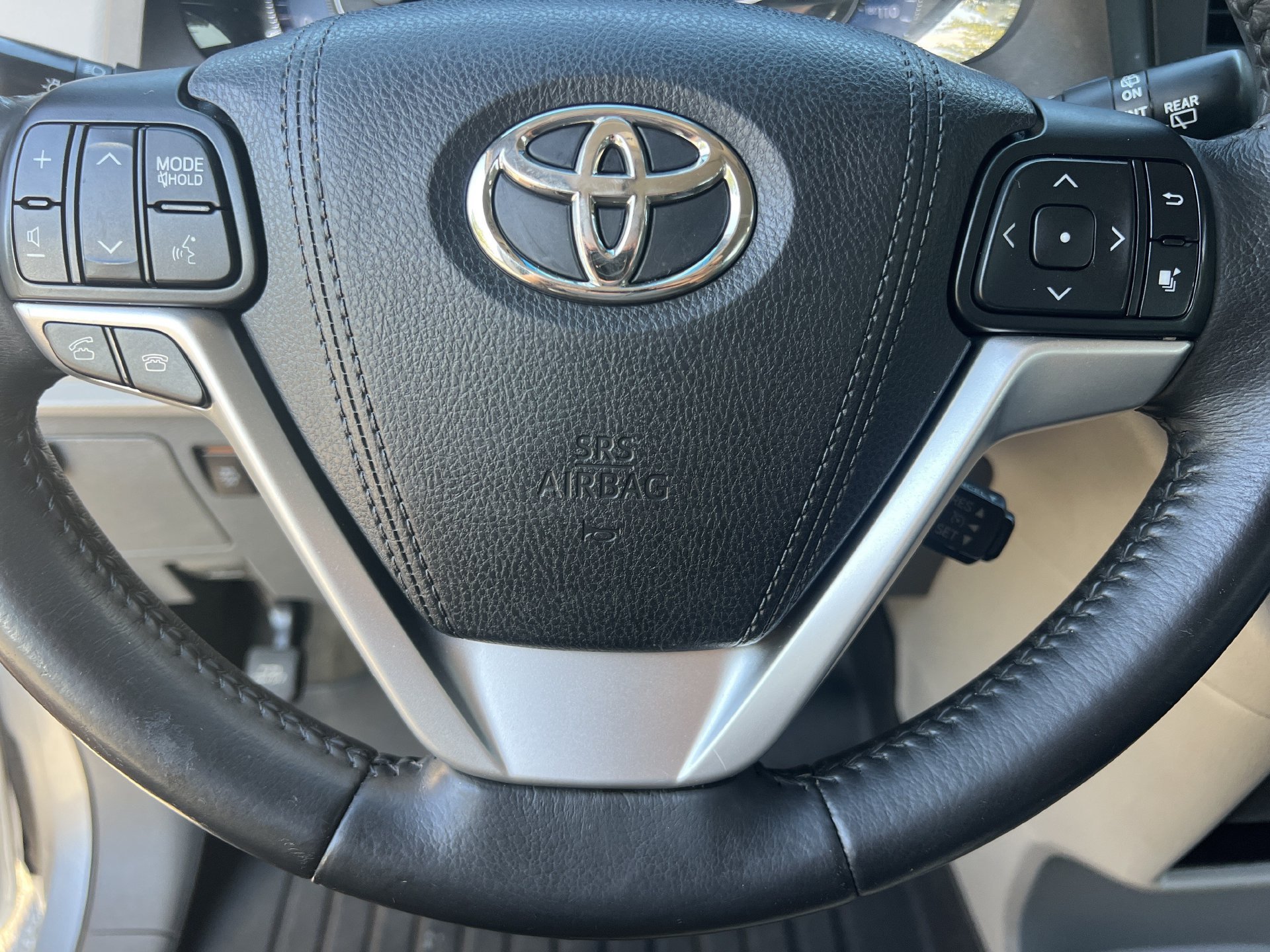 Used 2016 Toyota Sienna XLE w/ XLE Navigation Package FWD image 10