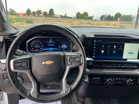 Used 2024 Chevrolet Silverado 1500 LT w/ Z71 Off-Road Package AWD/4WD image 21