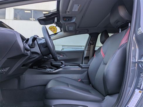 Used 2024 Toyota Prius Prime SE image 2