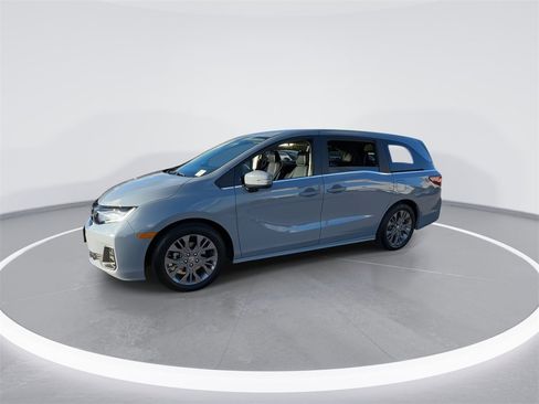 Certified 2025 Honda Odyssey Touring image 7