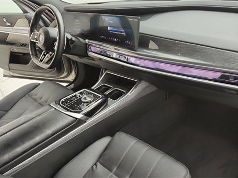 Used 2024 BMW 740i image 29