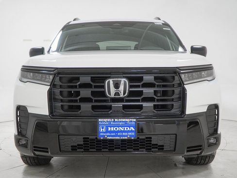 New 2026 Honda Pilot Sport image 2