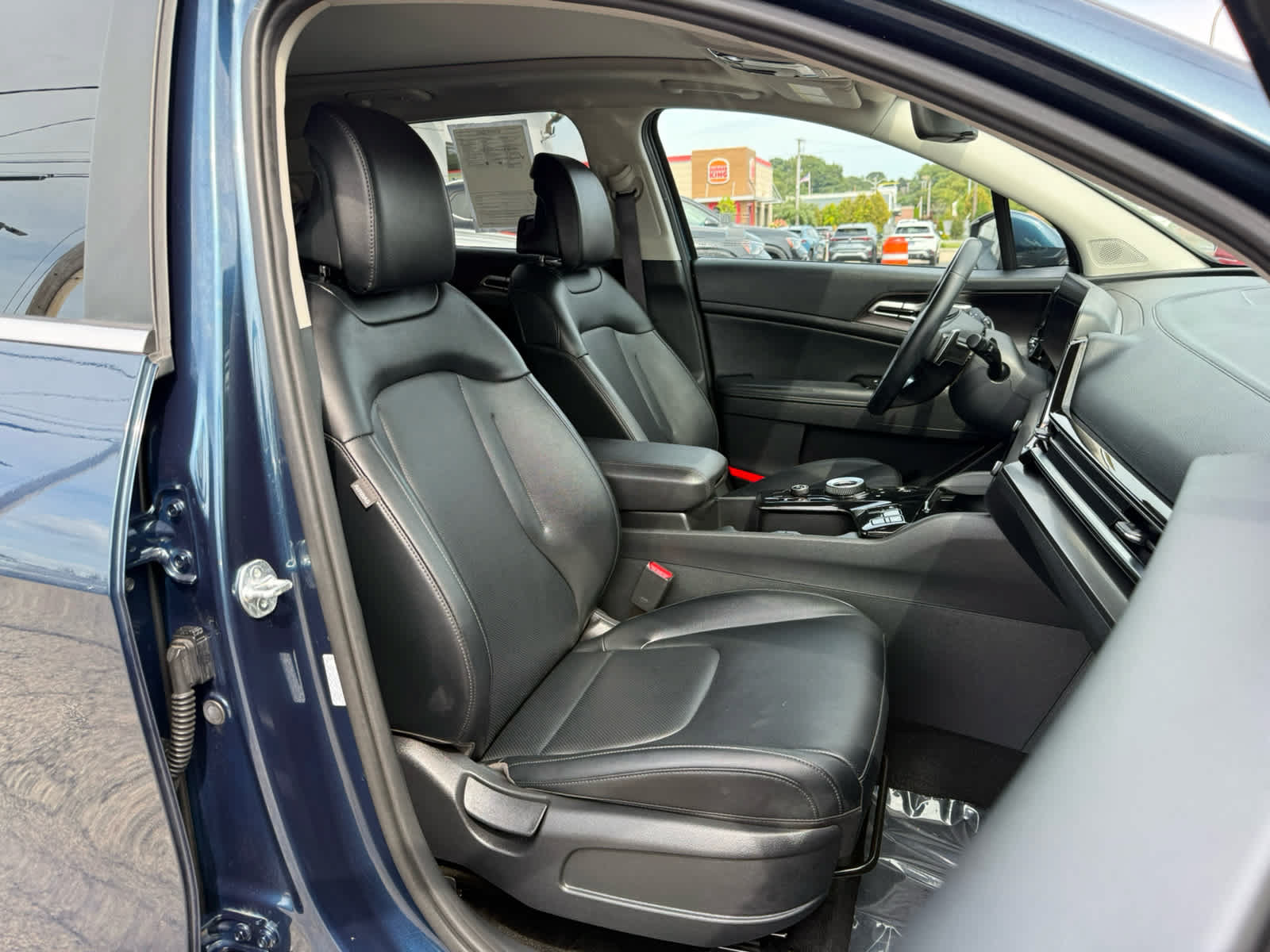 Used 2025 Kia Sportage EX w/ EX Premium Package AWD/4WD image 10