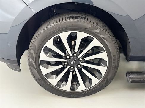 Used 2024 Lincoln Navigator Reserve image 31