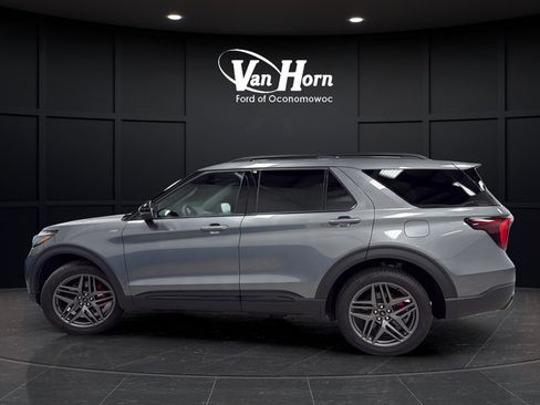 Used 2026 Ford Explorer ST-Line w/ ST-Line Street Pack AWD/4WD image 4