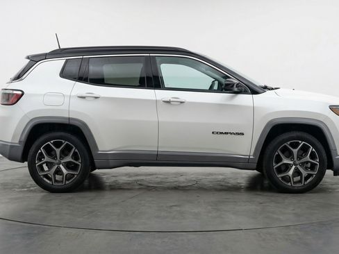 Used 2025 Jeep Compass Limited AWD/4WD image 11