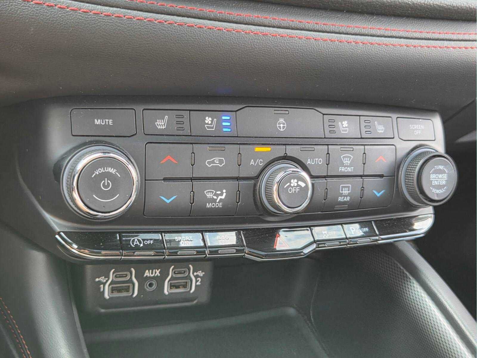 Used 2024 Dodge Durango GT AWD/4WD image 27