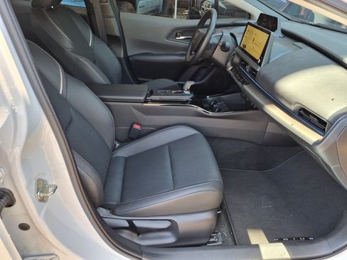 Used 2025 Toyota Prius XLE FWD image 19