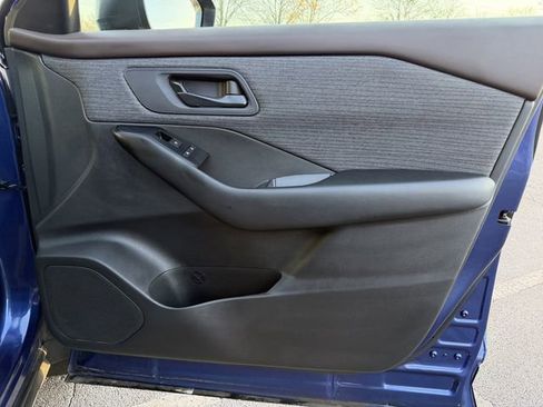 Used 2023 Nissan Rogue S image 29