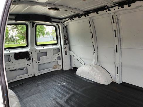 Used 2015 Chevrolet Express 2500 image 12