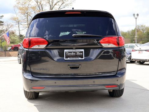 Used 2019 Chrysler Pacifica Touring-L Plus w/ Advanced Safetytec Group FWD image 5