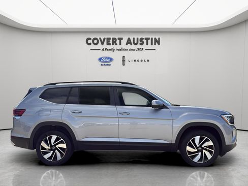 Used 2025 Volkswagen Atlas SE image 6