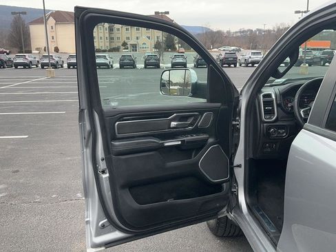 Used 2019 RAM 1500 Laramie image 9