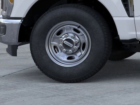 New 2026 Ford F250 XL w/ XL Chrome Package image 19