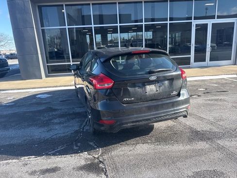 Used 2015 Ford Focus SE w/ SE Sport Package image 11