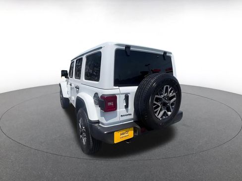 Used 2025 Jeep Wrangler Unlimited Sahara AWD/4WD image 11