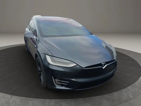 Used 2018 Tesla Model X 75D image 2