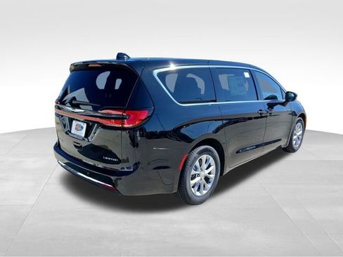 New 2026 Chrysler Pacifica Limited w/ Uconnect Theater Family Group FWD image 5
