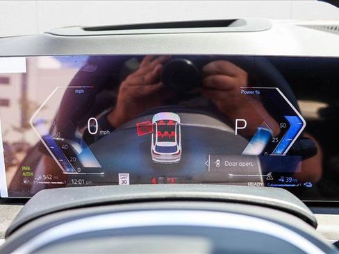 New 2026 BMW X5 xDrive50e w/ M Sport Package image 14