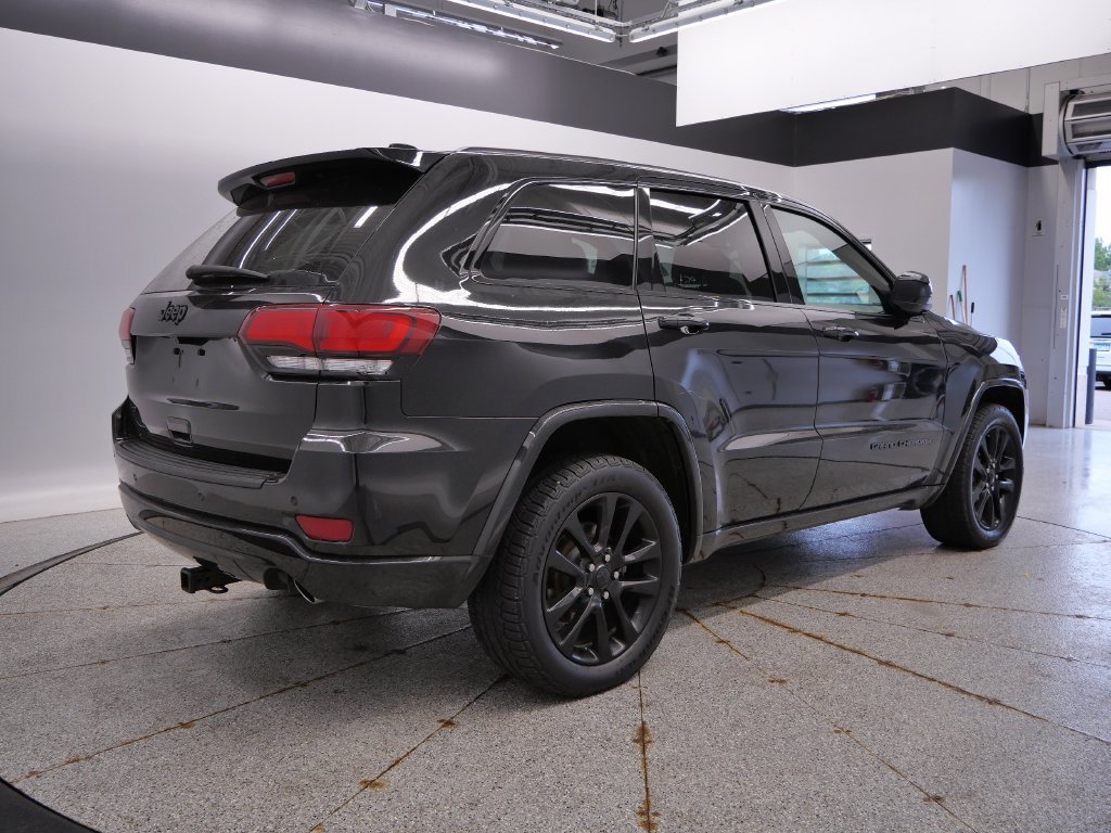 Used 2018 Jeep Grand Cherokee Altitude AWD/4WD image 6
