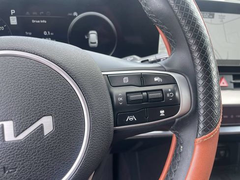 Certified 2025 Kia Sportage SX FWD image 18