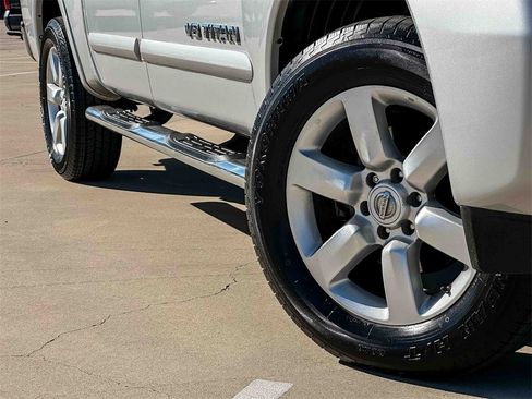 Used 2014 Nissan Titan SL image 9