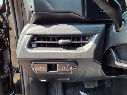 Used 2025 Kia K4 LXS image 16