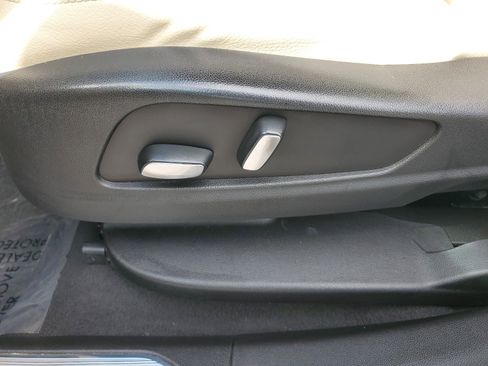 Used 2019 Cadillac XT5 FWD image 11