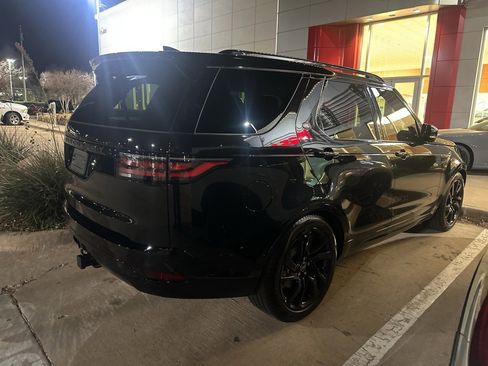 Used 2025 Land Rover Discovery Dynamic SE image 3