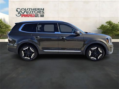 Used 2023 Kia Telluride EX w/ EX Captain's Chair Package image 6