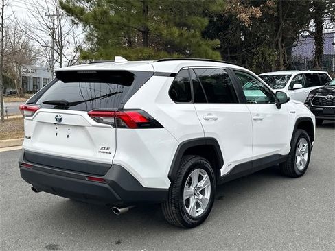 Certified 2020 Toyota RAV4 XLE w/ Convenience Package image 4
