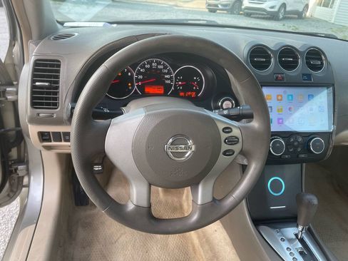 Used 2010 Nissan Altima 2.5 S FWD image 15