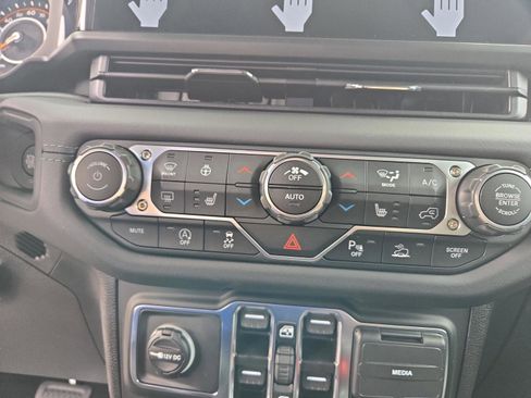 New 2025 Jeep Wrangler Sahara image 18