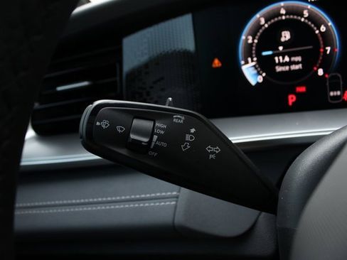 New 2025 Volkswagen Tiguan SE R-Line image 11