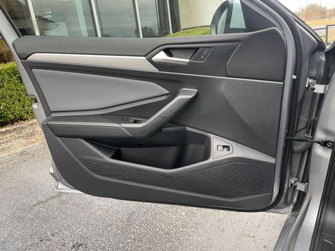 Used 2025 Volkswagen Jetta SE image 20