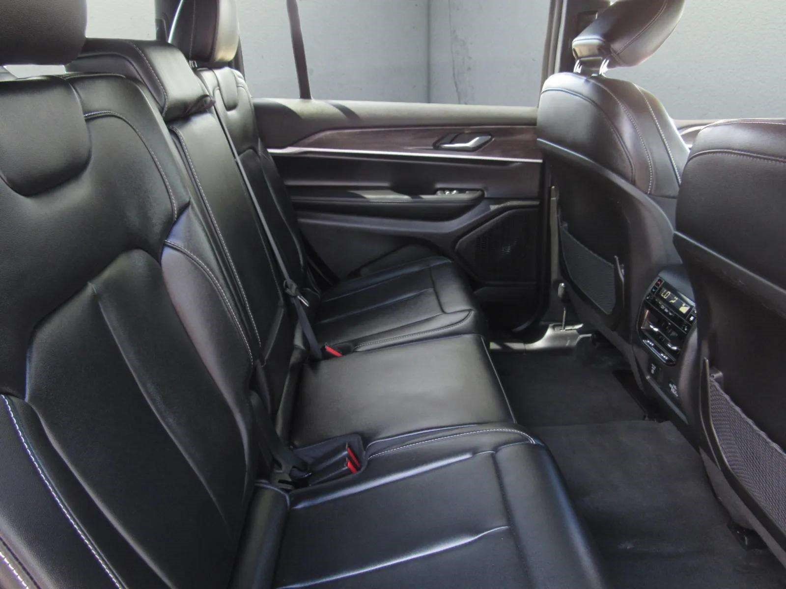 Used 2025 Jeep Grand Cherokee L Limited AWD/4WD image 11