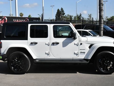 Used 2023 Jeep Wrangler Unlimited Sahara w/ Cold Weather Group AWD/4WD image 9