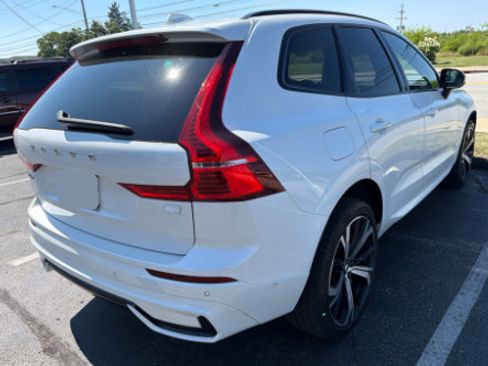 Used 2024 Volvo XC60 T8 Ultimate AWD/4WD image 3