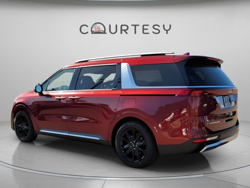 Used 2022 Kia Carnival SX image 3
