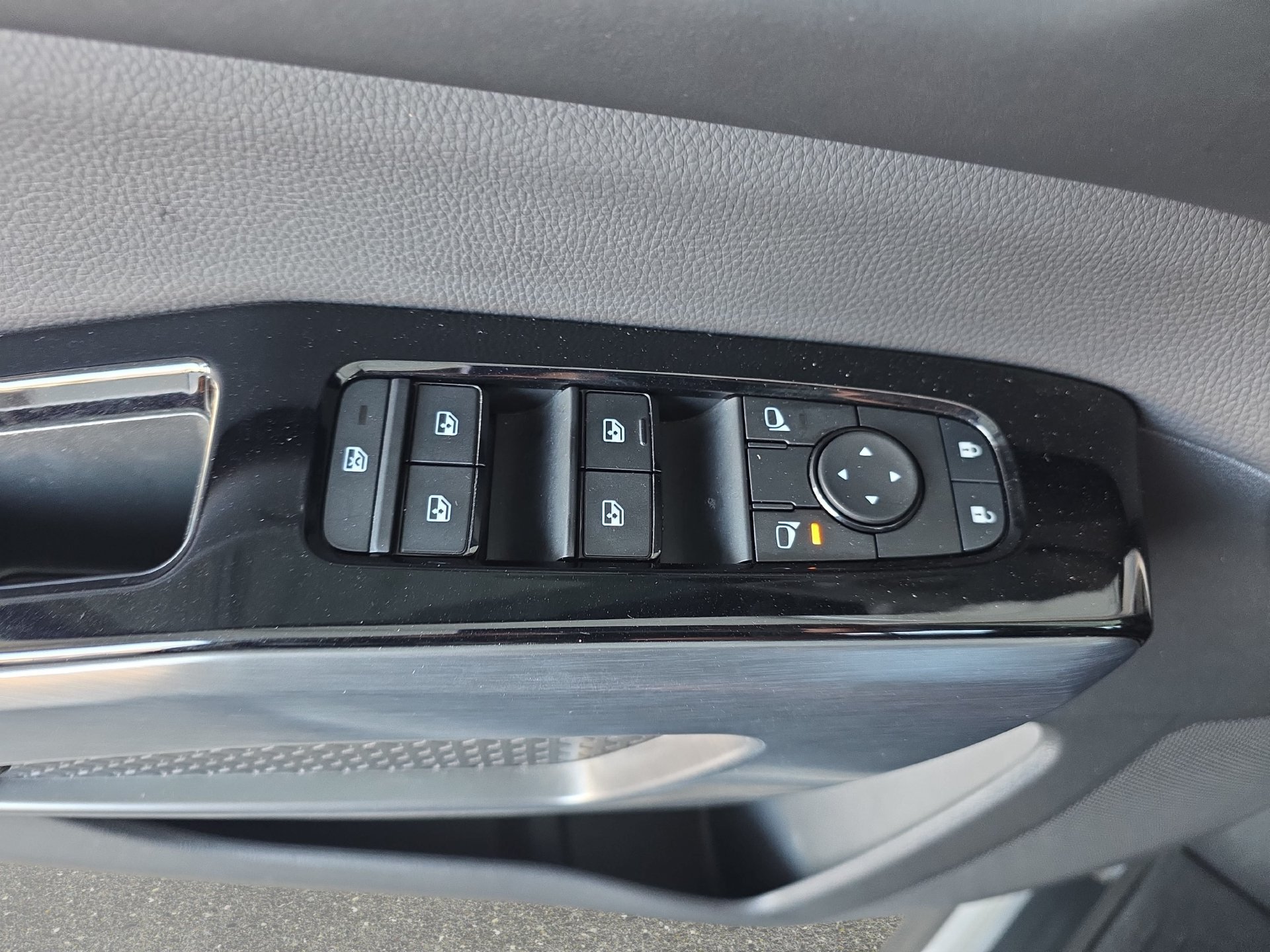 Used 2025 Nissan Pathfinder SL w/ SL Premium Package AWD/4WD image 27