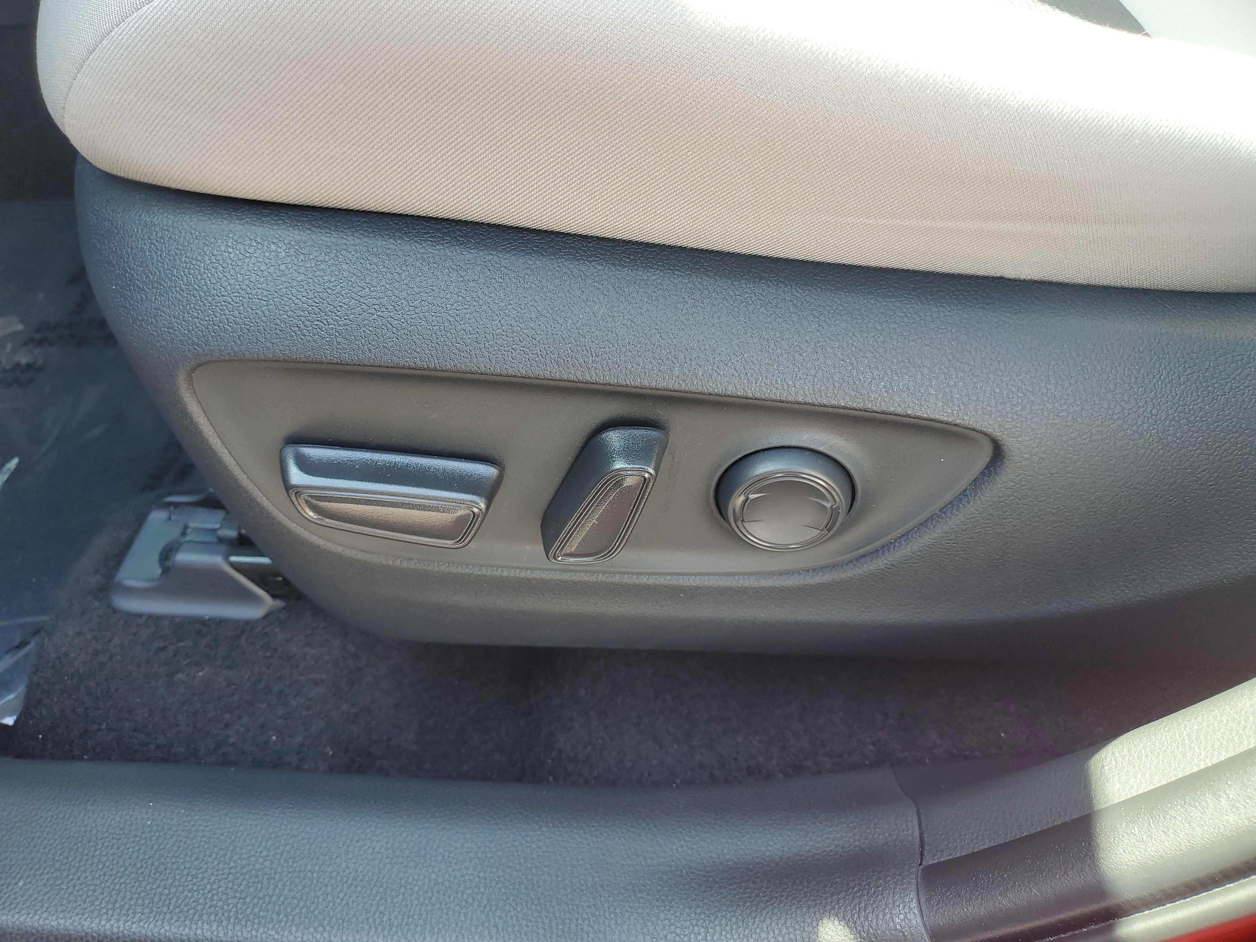 Used 2025 Toyota RAV4 XLE w/ Convenience Package FWD image 22