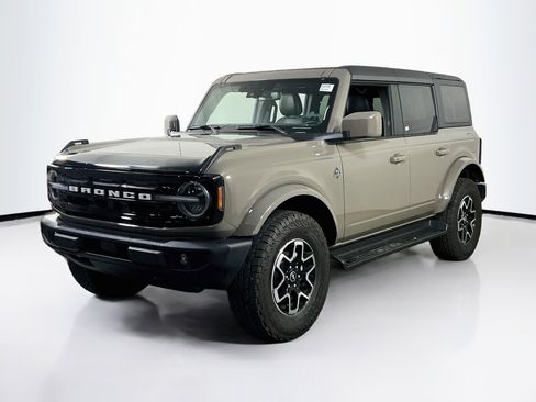 Used 2025 Ford Bronco Outer Banks AWD/4WD image 1