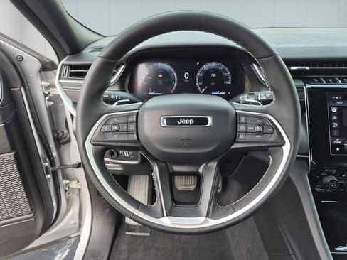 Used 2024 Jeep Grand Cherokee Altitude AWD/4WD image 19