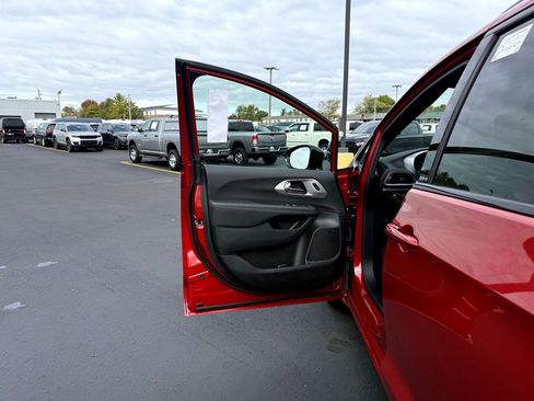 New 2026 Chrysler Pacifica Limited w/ Uconnect Theater Family Group image 11