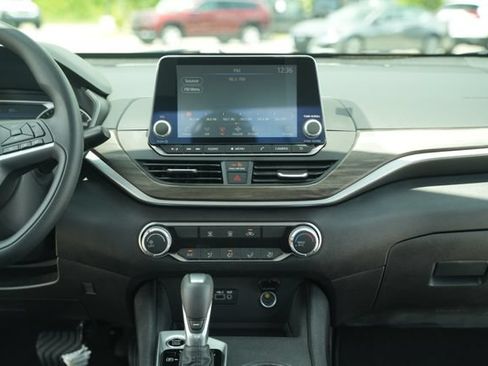 Used 2025 Nissan Altima 2.5 SV FWD image 29