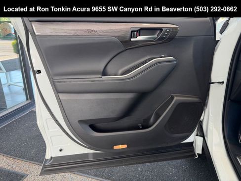 Used 2025 Toyota Highlander Platinum AWD/4WD image 11