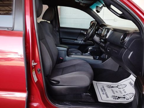 Used 2016 Toyota Tacoma TRD Sport RWD image 12
